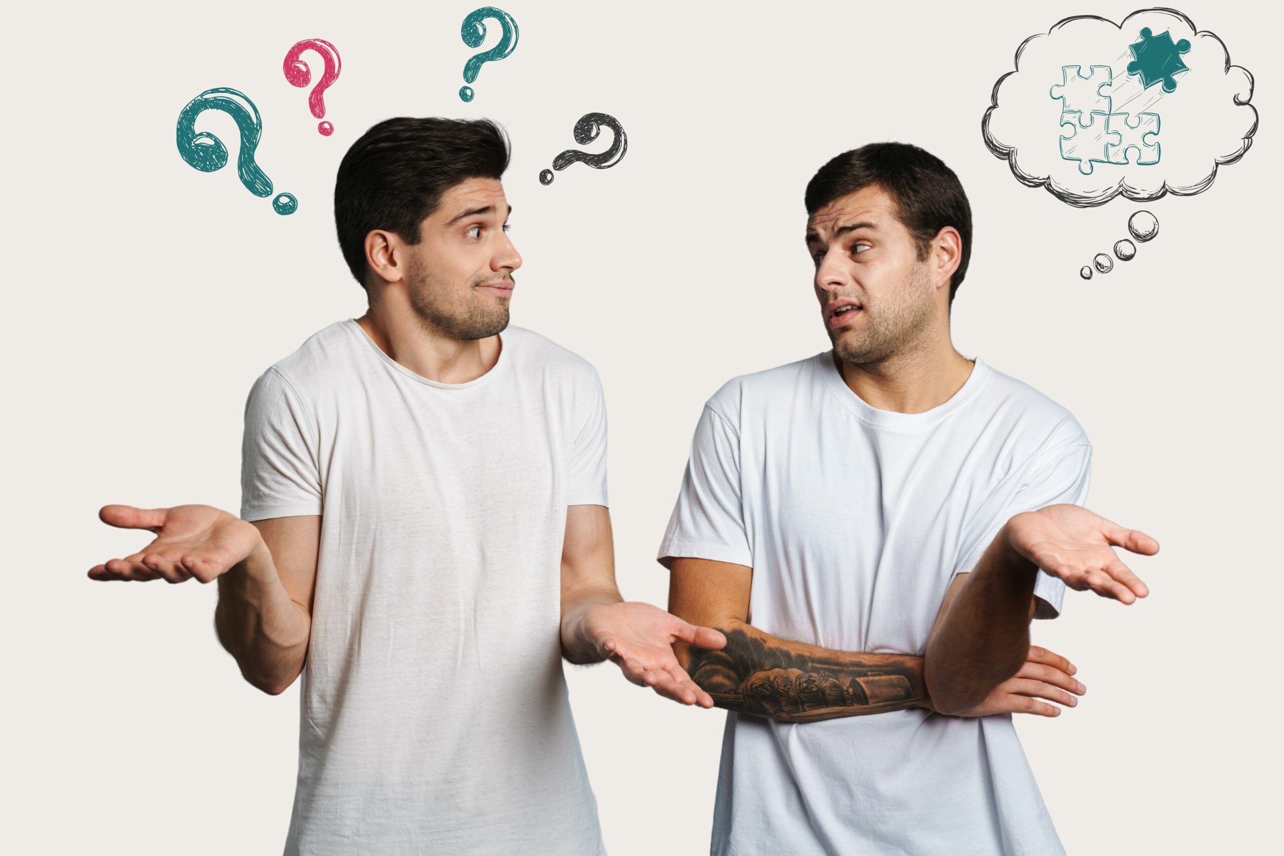 Zwei Männer in weißen T-Shirts zucken mit den Schultern, während Fragezeichen über dem Kopf des einen schweben und der andere in einer Gedankenblase ein Puzzle mit einem fehlenden Teil visualisiert.